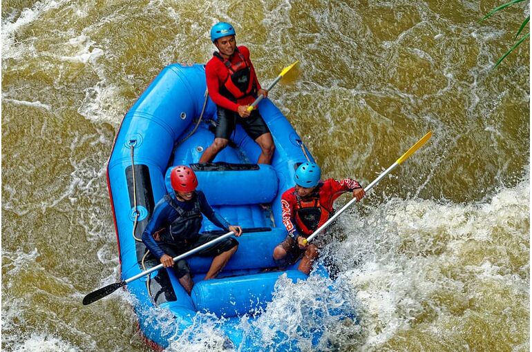 action-adventure-boat-fun