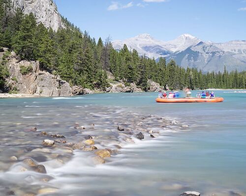 canada-banff-national-park-rafting-nature