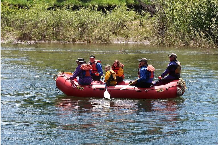 young-people-rafting-scouts-teamwork
