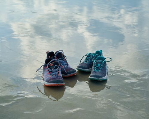 shoes_water_reflection_sports_background_nature_marine_landscape-1402972
