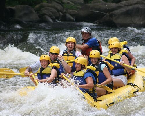 rafting-whitewater-team-people