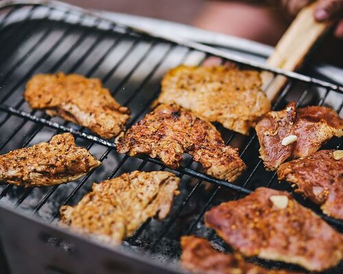 summer-outdoor-kielbasa-sausages