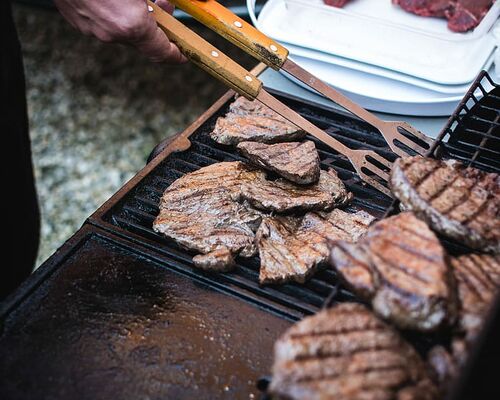 beef-cooking-grilling-hands