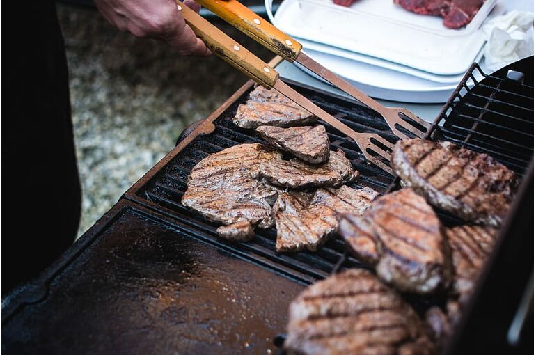 beef-cooking-grilling-hands