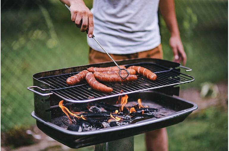 summer-outdoor-kielbasa-sausages (1)